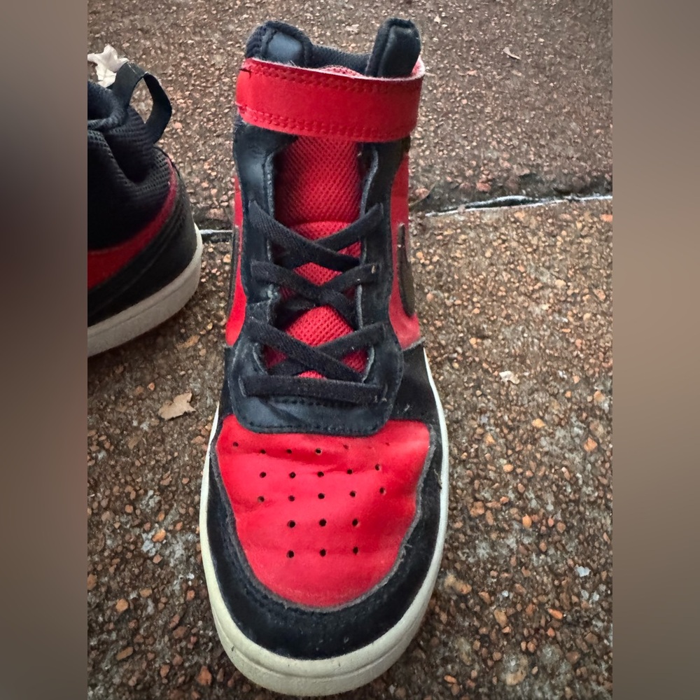 Nike Court Borough Mid 2- Red/Black
Little Kids' Shoes Size 3 - minimal wear! - Picture 5 of 7